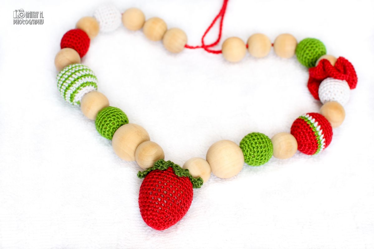 Organic Nursing necklace Teething necklace amigurumi toy Strawberry in red, green and white.